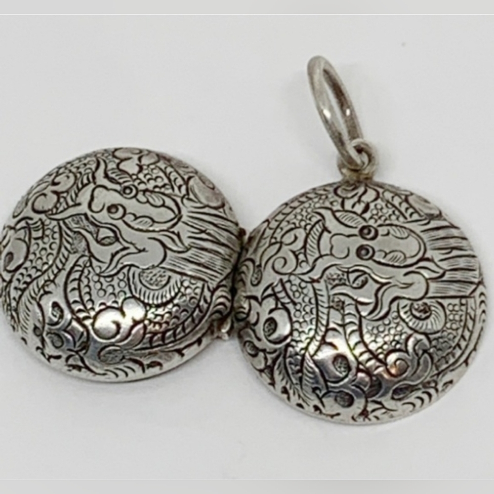 Rare Vintage Silpada Sterling Silver Etched Dragon Locket Pendant - Picture 7 of 15